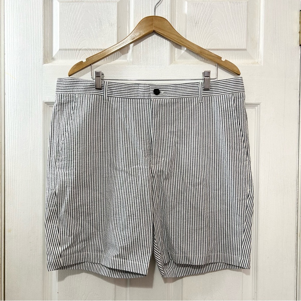 Ben Sherman Men's Striped Flat Front Shorts. Seersucker. Stretch Regular Fit 38W